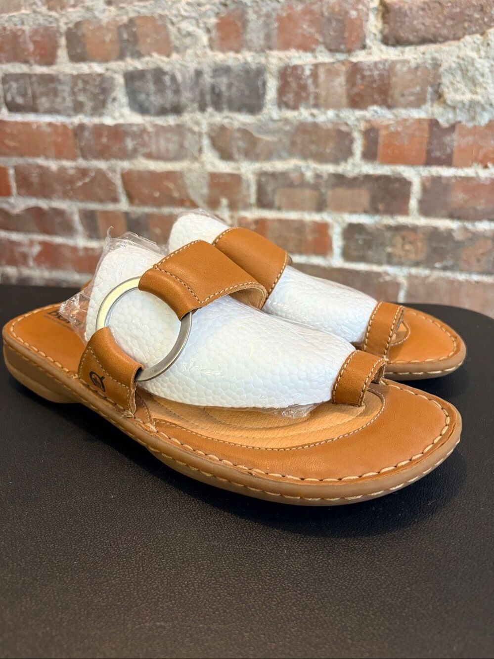 Børn • Tan leather toe-post thong sandals • Ladies size 8/39
